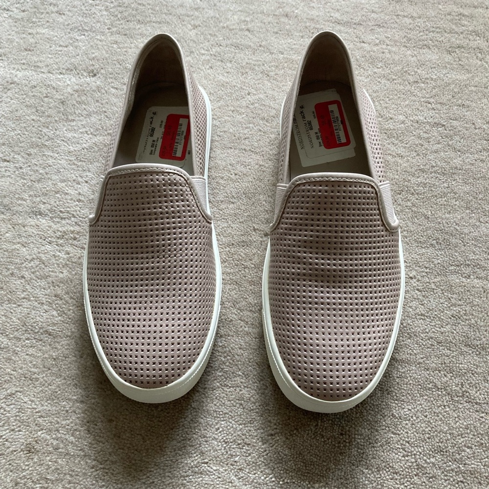 Vince slip-on shoes size 5 blush